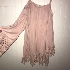 COLD SHOULDER LACE TOP!!💗💗